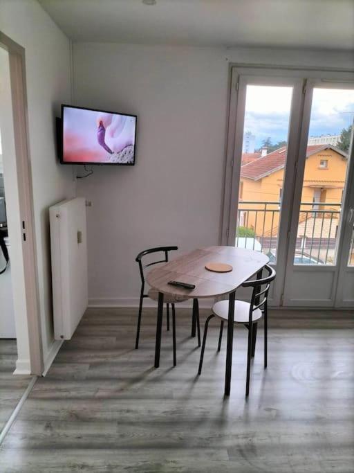 Appartement Avec Balcon Et Parking Prive Roanne Eksteriør billede