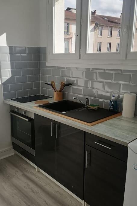 Appartement Avec Balcon Et Parking Prive Roanne Eksteriør billede
